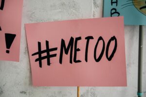 Κίνημα #MeToo: Μπορεί και σε ποιον βαθμό το Εργατικό Δίκαιο να διαφυλάξει τα δικαιώματα των εργαζομένων;